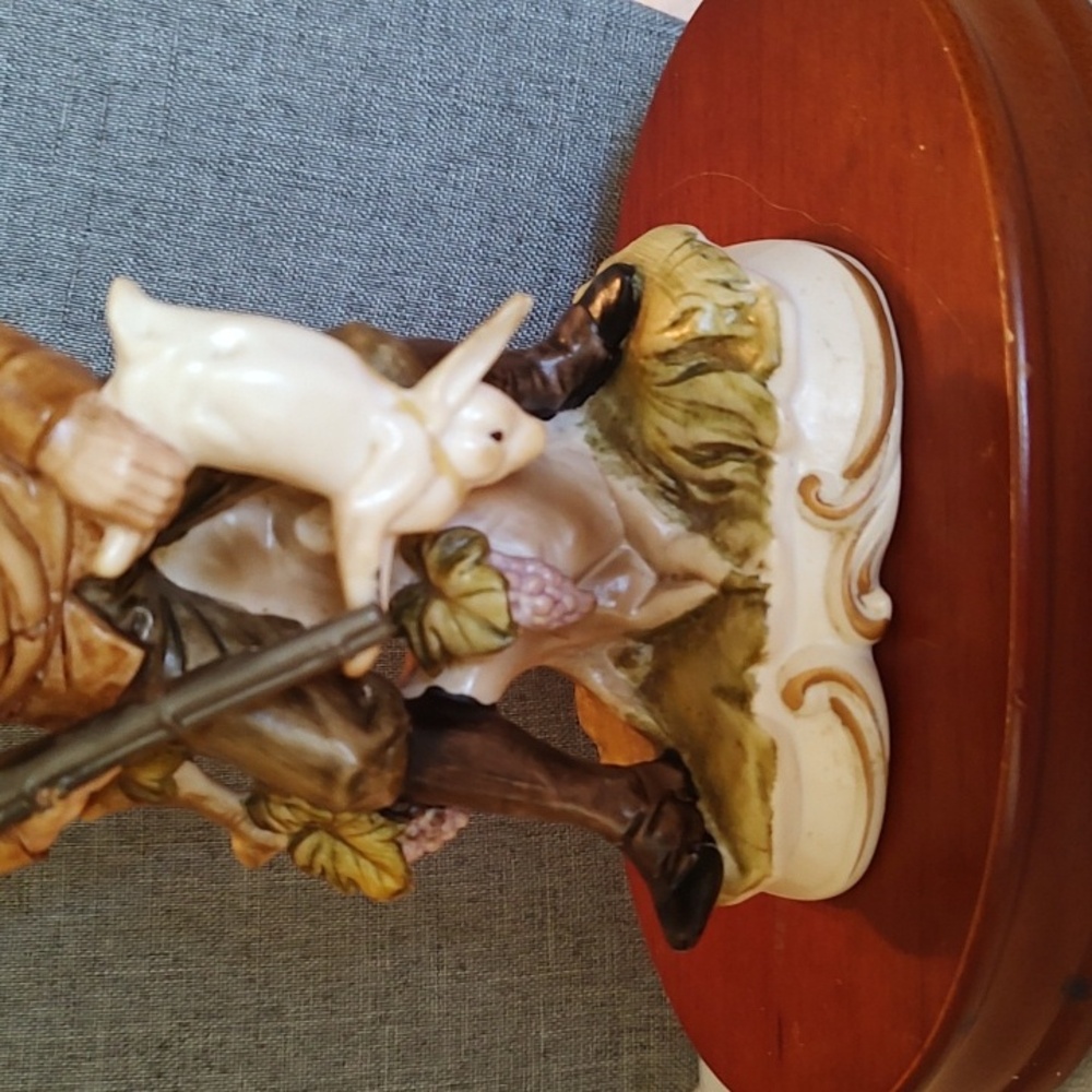 Vintage Lefton Ceramic Figurine Japan Old Man With Gun And Rabbit - Picture 3 of 8